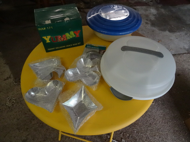 lot 230 image: Snack Dish Set