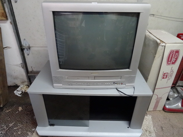 lot 246 image: TV