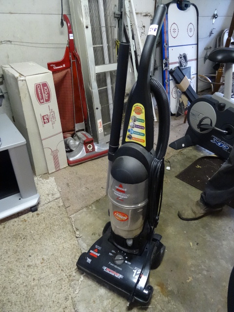 lot 248 image: Vacuum