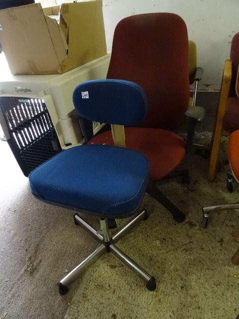 lot 262 image: Office Chairs