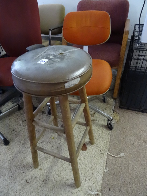 lot 263 image: Office Chairs