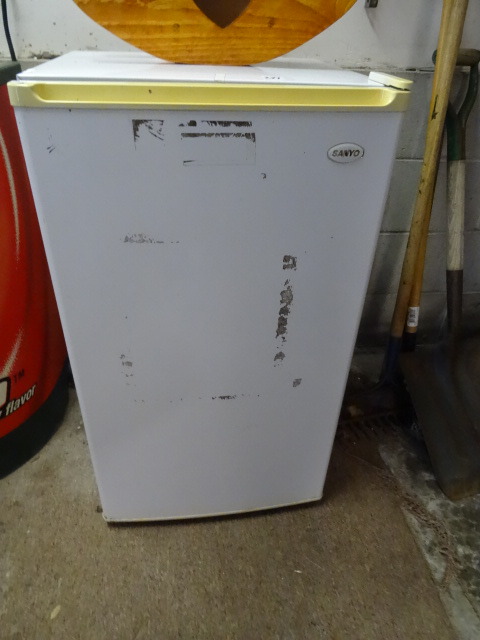lot 271 image: Mini FRidge