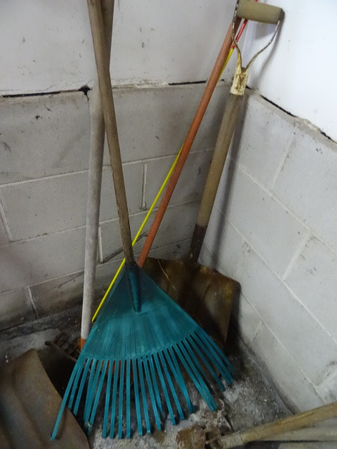 lot 274 image: Rake