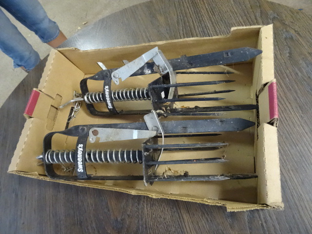 lot 295 image: Mole Traps