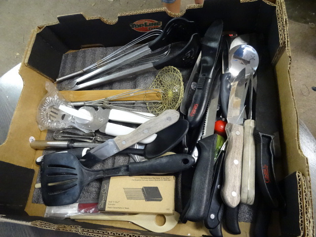 lot 313 image: Kitchen Utensils