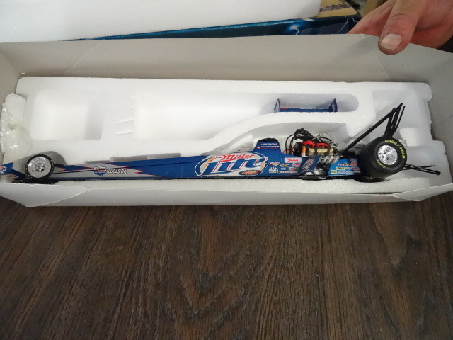 lot 323 image: Drag Car