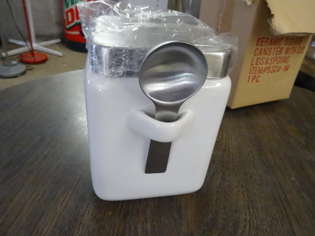 lot 325 image: Square Canister