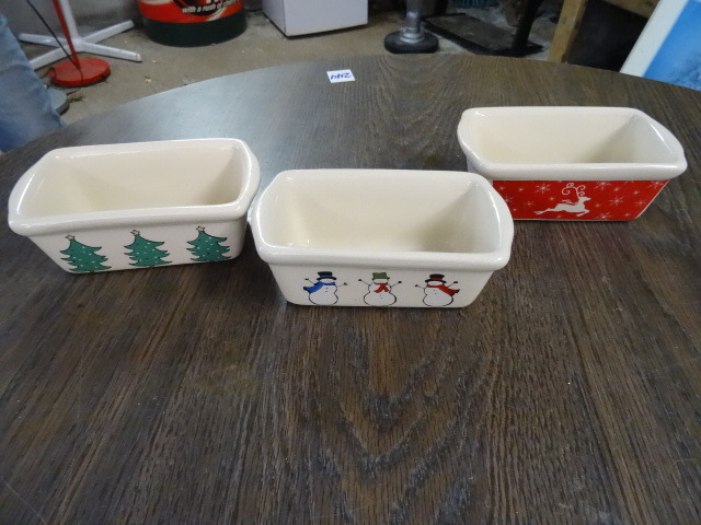 lot 329 image: Bread Loaf Pans