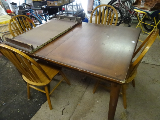 lot 353 image: Kitchen table