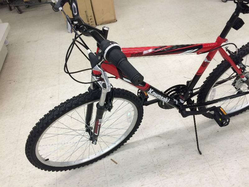 lot 19 image: New kawasaki adult mountain bike