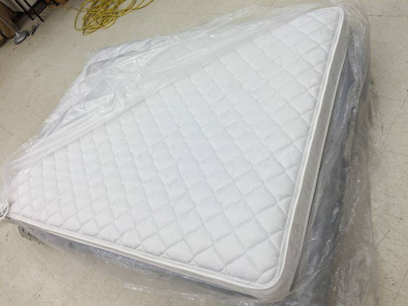 lot 32 image: Serta Craigmont Queen Mattress & box spring