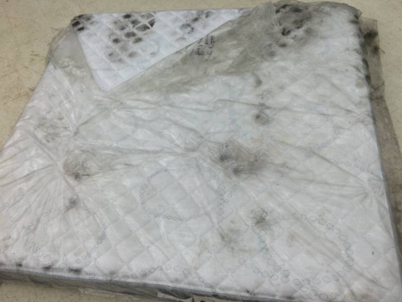 lot 33 image: serta donaldson  king mattress retail $499