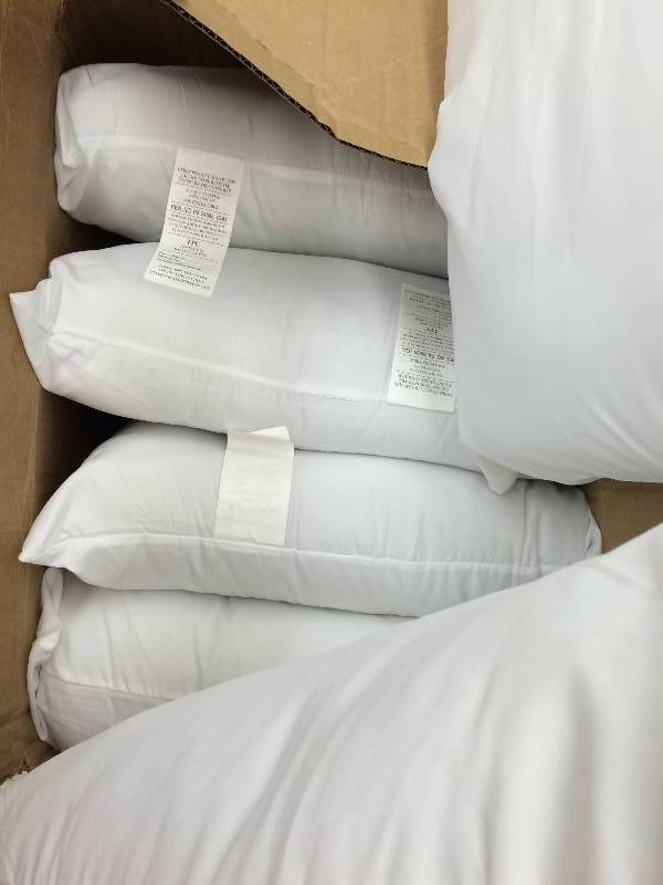 lot 68 image: 6 new plush pillows