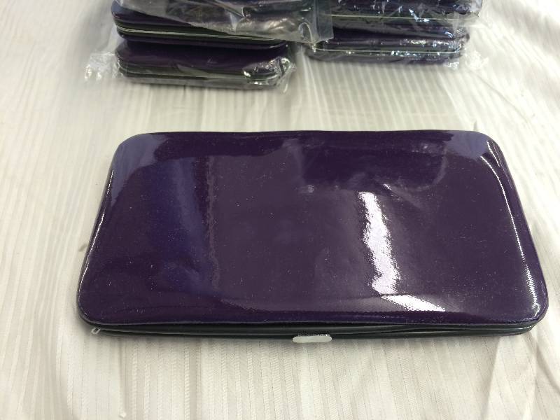 lot 76 image: 13 purple purse wallets
