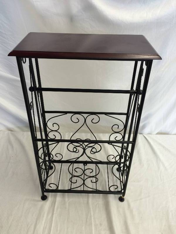 lot 86 image: hand towelmagazine rack