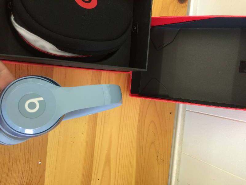 lot 121 image: Beats Solo HD Headphones retail $199