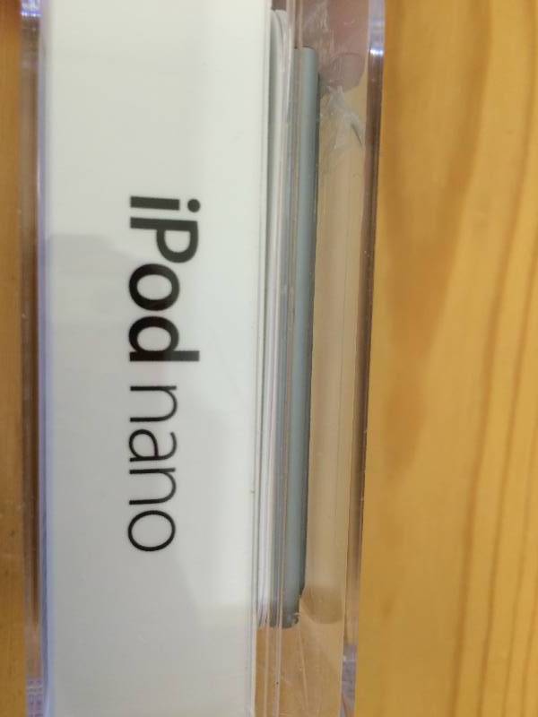 lot 136 image: Apple iPod nano 16GB Silver (7th Generation) NEWEST MODEL black  retail $150
