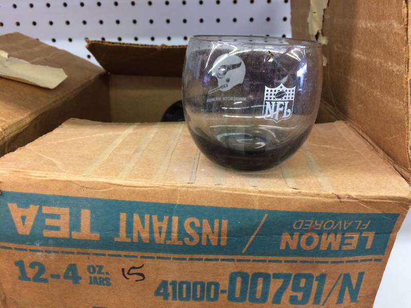 lot 186 image: 15 minnesota vikings glass cups