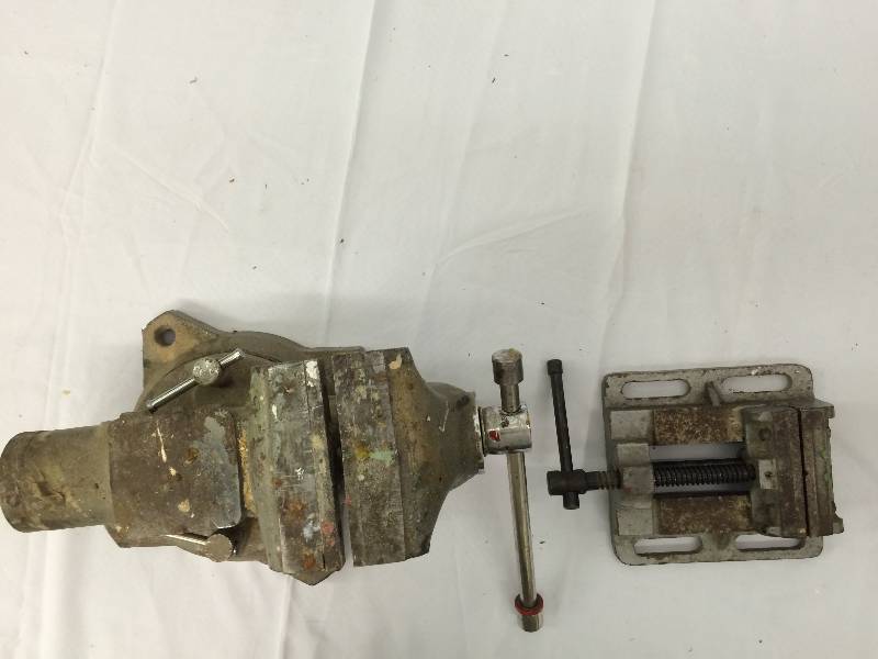 lot 207 image: 5 kt vise and a mini vise