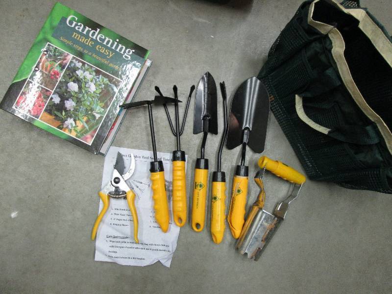 8 pc. Garden tool set and tote bag ...