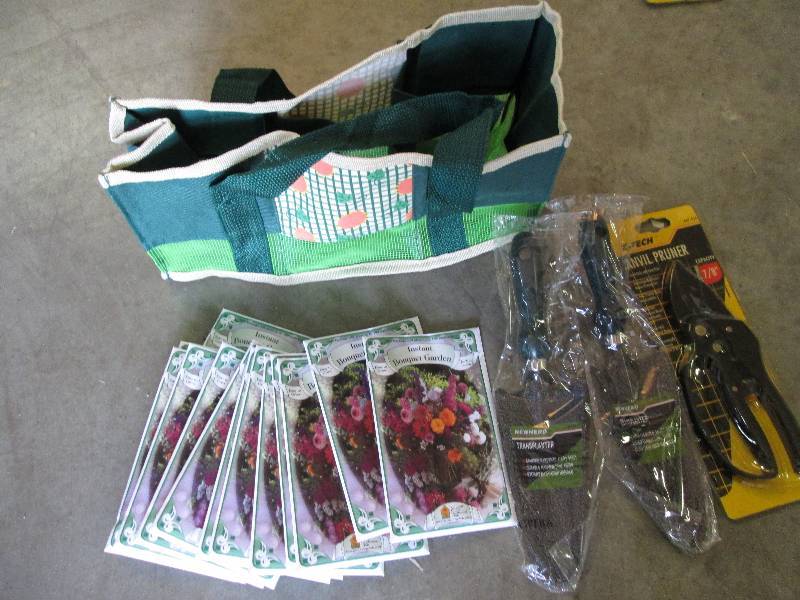 tote 2 shovels mini branch clippers...