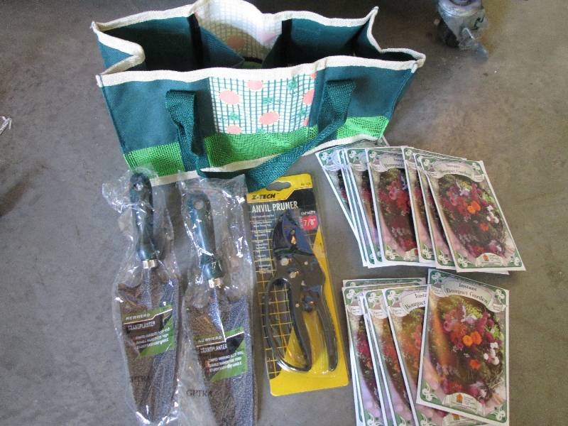 tote 2 shovels mini branch clippers...