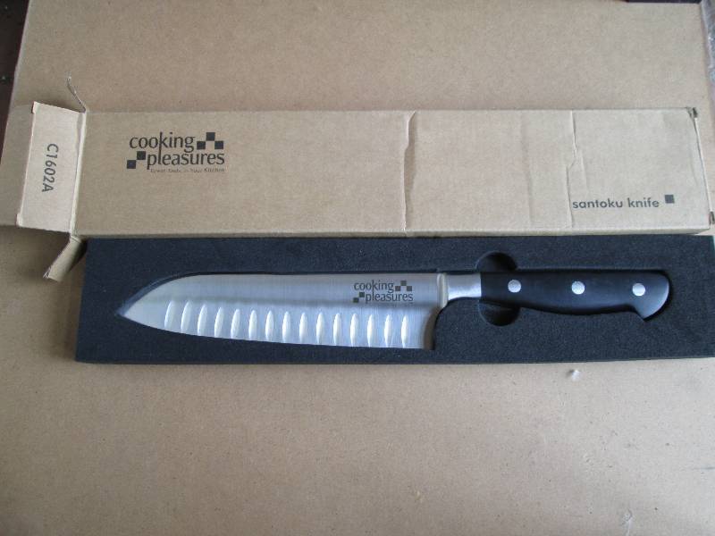 one kinfe new in box...