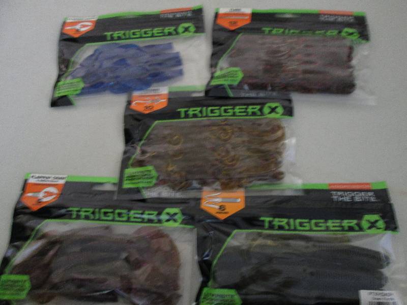 5 packs of fishing bait...
