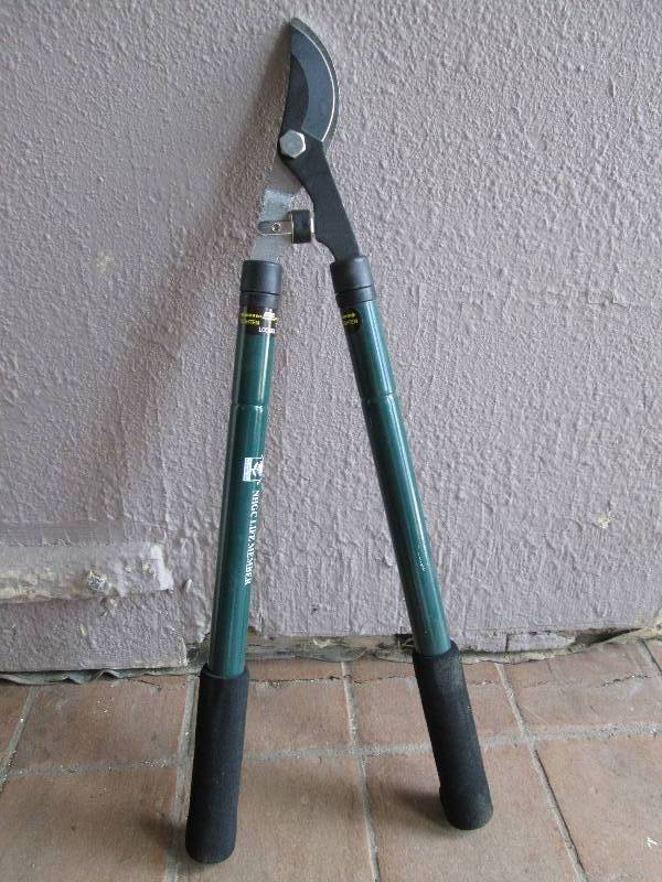 Gardening Club brand branch clipper...