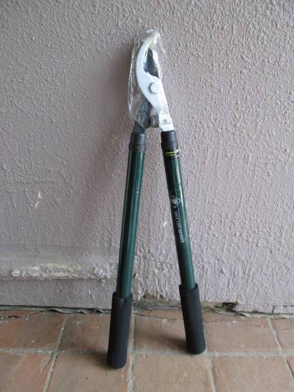 Gardening Club brand branch clipper...