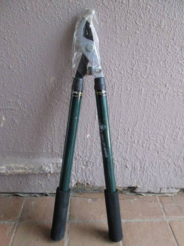 Gardening Club brand branch clipper...