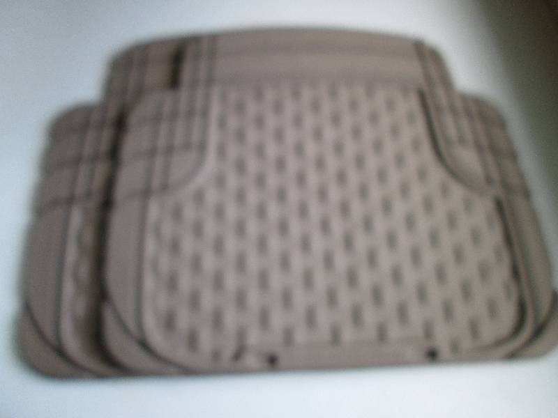 2 car floor mats...