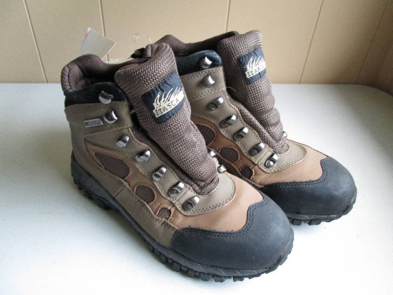 itasca boots size8, waterproof, us...