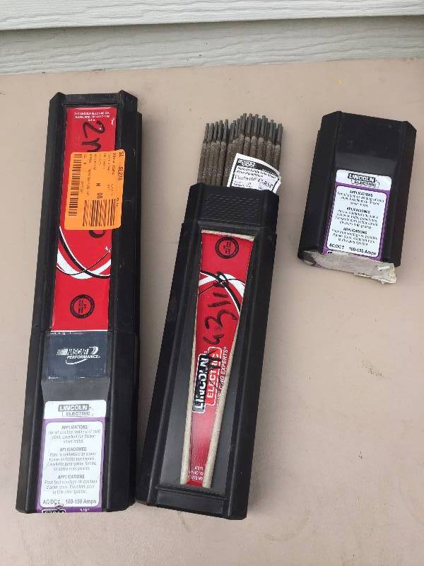 lot 16 image: Lincoln Electric Welding Rods