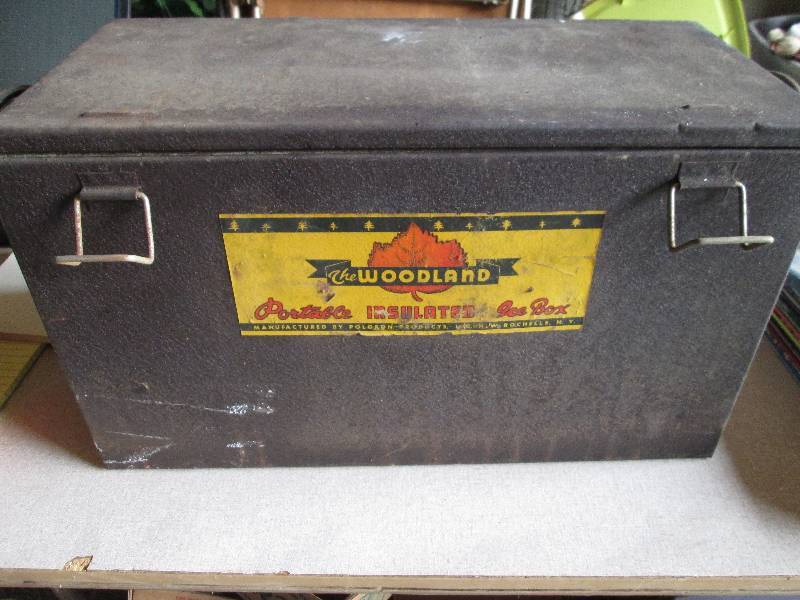 lot 2 image: Vintage insulated metal box 18 x 8....