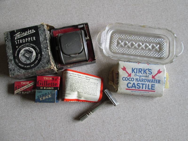 lot 11 image: Lot of vintage shaving supplies...