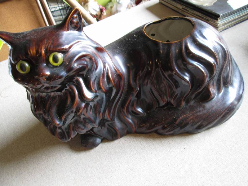 lot 16 image: Decorative cat holder...