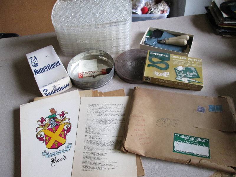 lot 25 image: Lot of assorted vintage items...
