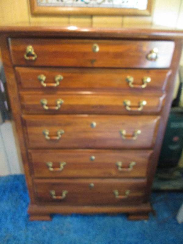 lot 38 image: Nice dresser, 38 x 20 top and 54 t...