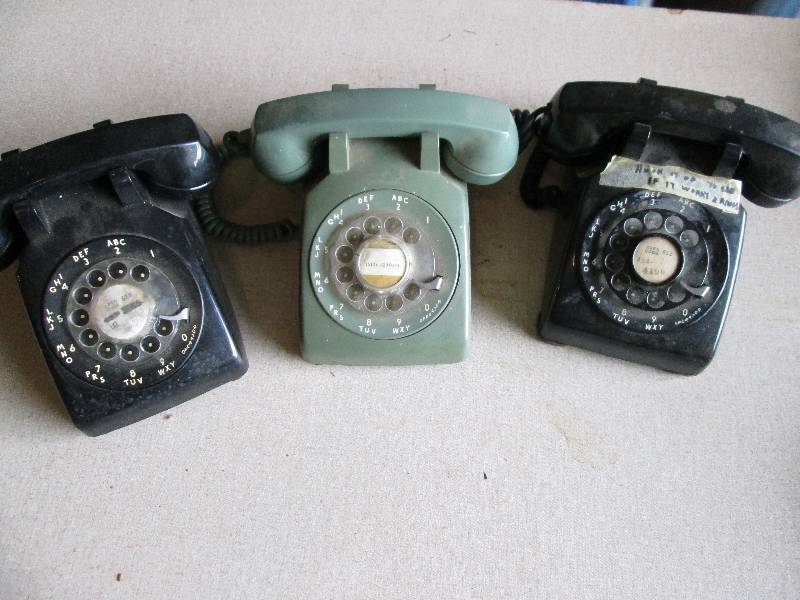 lot 53 image: Lot of vintage telephones...