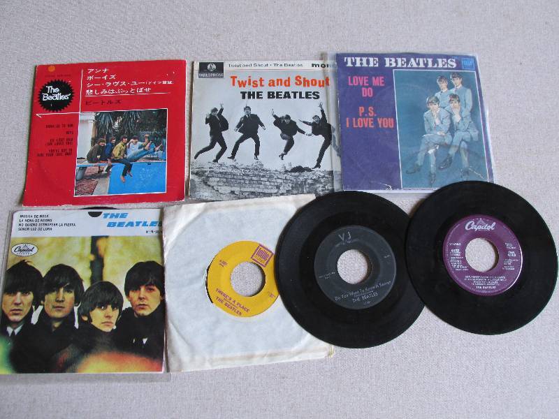 lot 65 image: Lot of Beatles records...