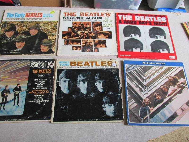 lot 71 image: Lot of assorted Beatles vinyl recor...