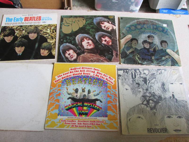 lot 72 image: Lot of assorted Beatles vinyl recor...