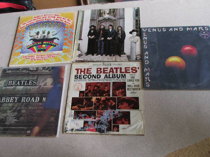 lot 74 image: Lot of assorted Beatles vinyl recor...