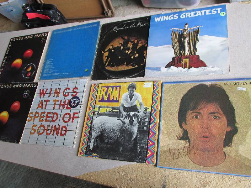 lot 75 image: Lot of assorted Beatles records...