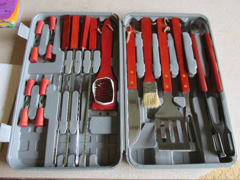 lot 82 image: New BBQ set in plastic case...