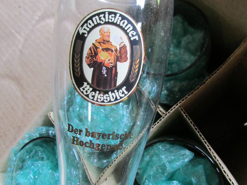 lot 86 image: 6 Franziskaner Weissbier glasses...