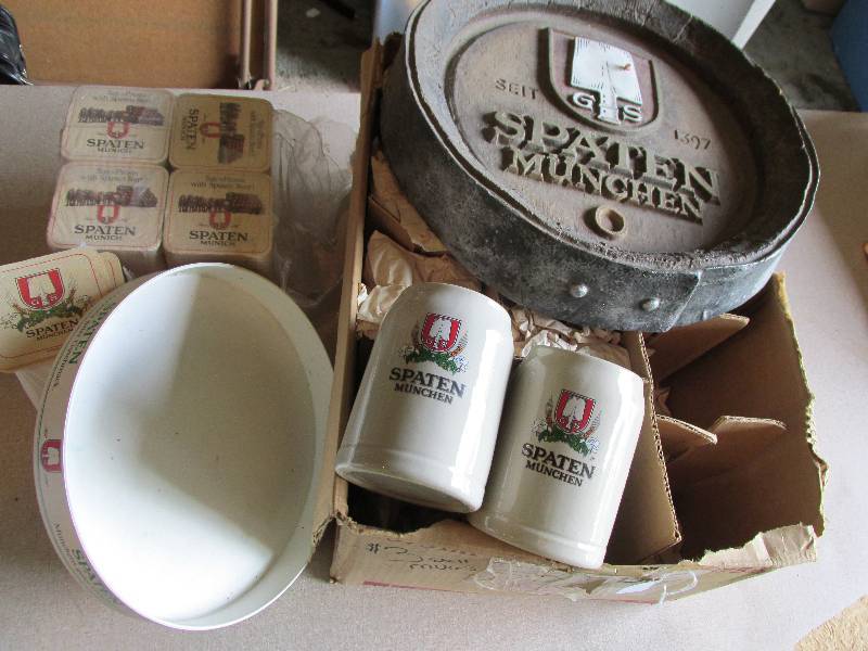 lot 87 image: Lot of 10 Spaten Munchen mugs and c...