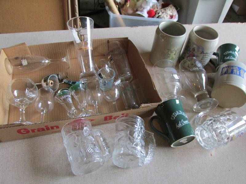 lot 93 image: Lot of assorted bar mugs and glasse...