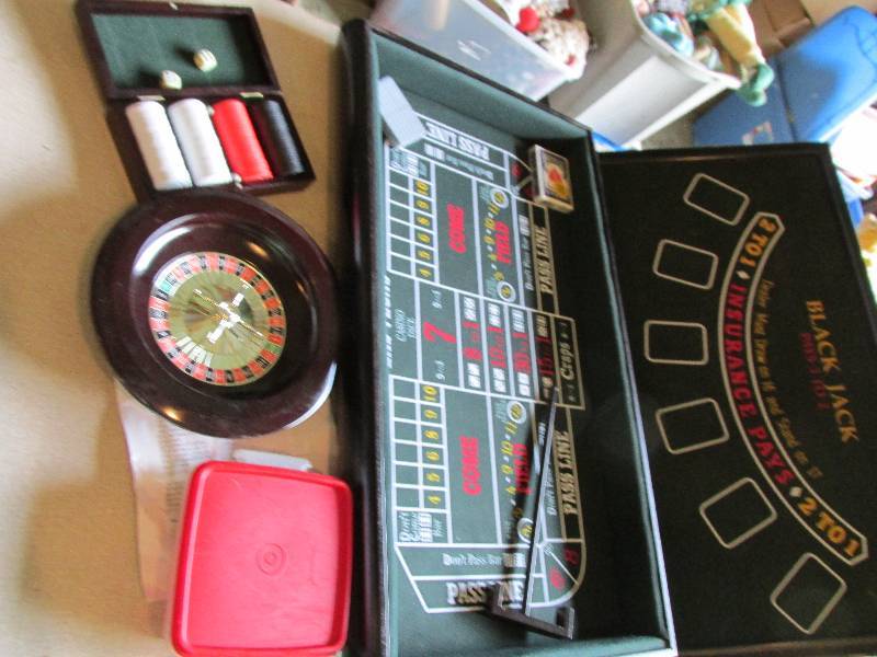 lot 96 image: Tabletop casino set, includes sever...